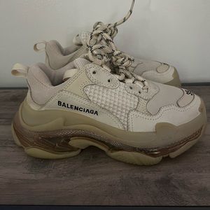 🤩BALENCIAGA TRIPLE S🤩